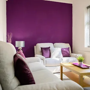 Purple Blossom, Cosy 2 Bed Apartment, Near Didsbury, Free Parking Manchester